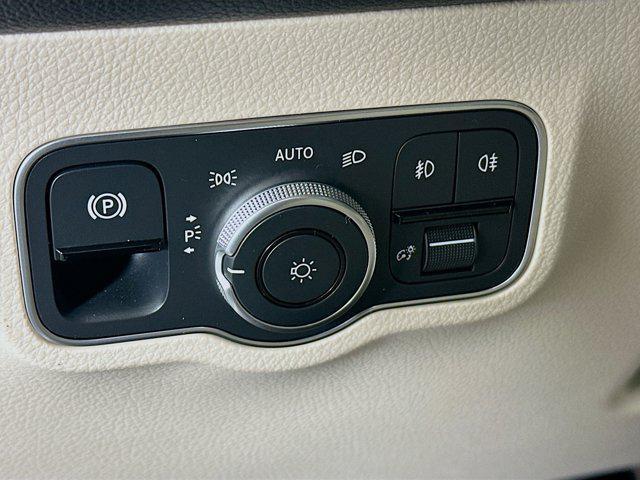 used 2022 Mercedes-Benz GLB 250 car, priced at $30,997