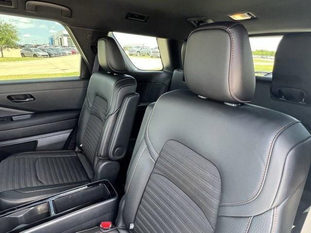 used 2025 Nissan Pathfinder car, priced at $39,500
