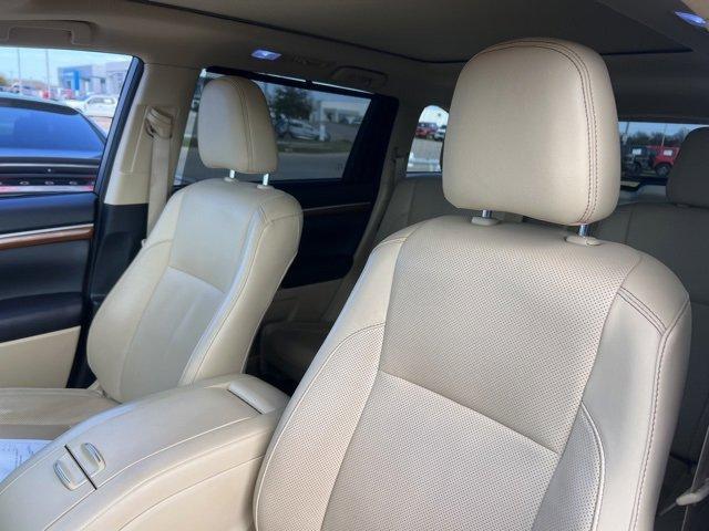 used 2018 Toyota Highlander car, priced at $26,500