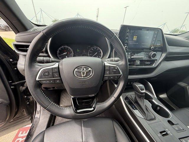 used 2021 Toyota Highlander car, priced at $27,700