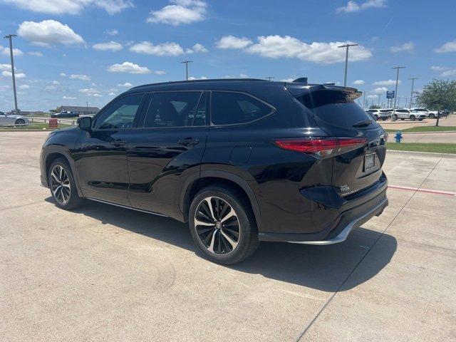used 2021 Toyota Highlander car, priced at $27,700