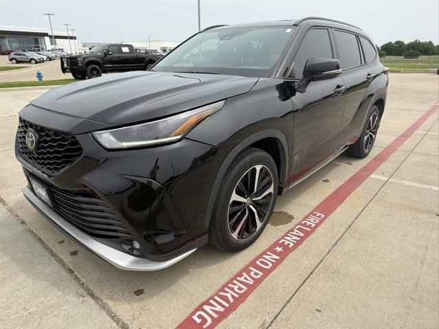 used 2021 Toyota Highlander car, priced at $27,700