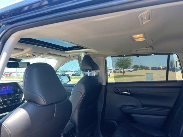 used 2024 Toyota Highlander car, priced at $41,500