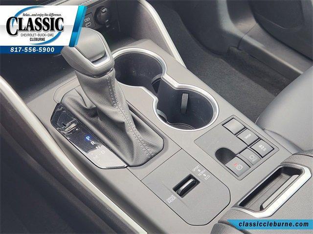used 2024 Toyota Highlander car, priced at $40,900