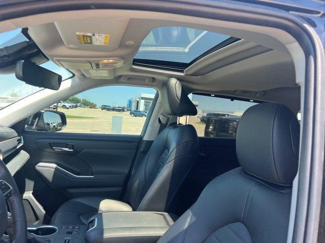 used 2024 Toyota Highlander car, priced at $41,500