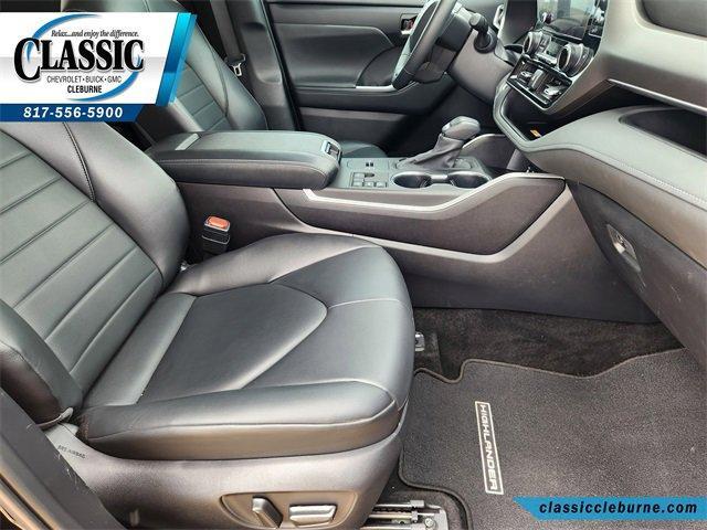 used 2024 Toyota Highlander car, priced at $40,900