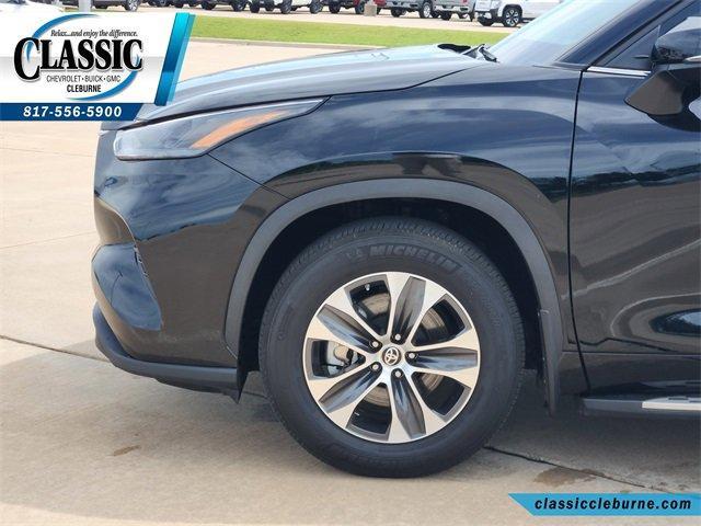 used 2024 Toyota Highlander car, priced at $40,900