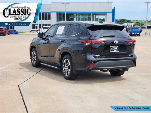 used 2024 Toyota Highlander car, priced at $40,900