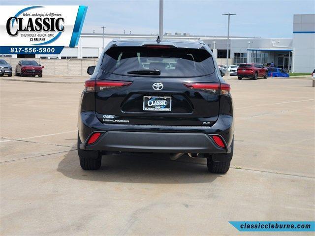 used 2024 Toyota Highlander car, priced at $40,900