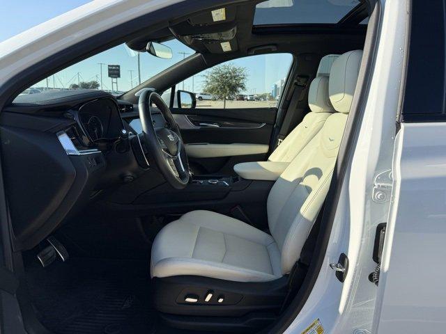 used 2024 Cadillac XT5 car, priced at $41,900
