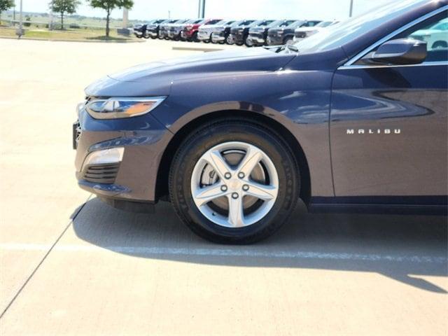 new 2025 Chevrolet Malibu car, priced at $23,814