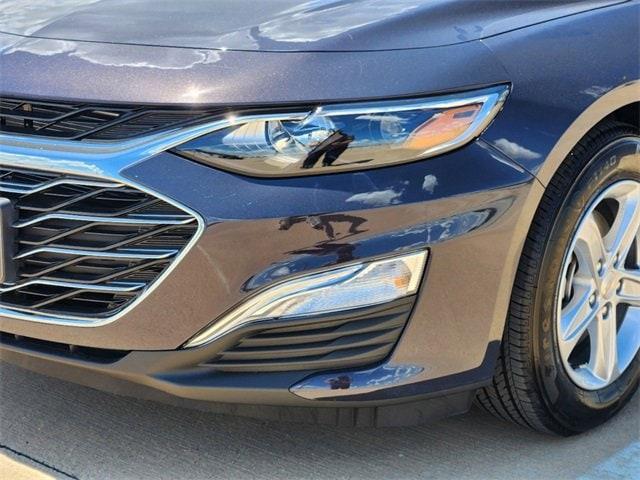 new 2025 Chevrolet Malibu car, priced at $23,814