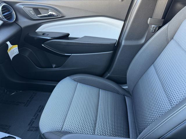 new 2025 Chevrolet Trax car