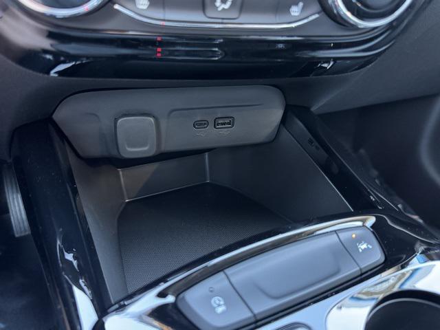 new 2025 Chevrolet Trax car