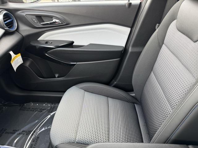 new 2025 Chevrolet Trax car, priced at $25,485