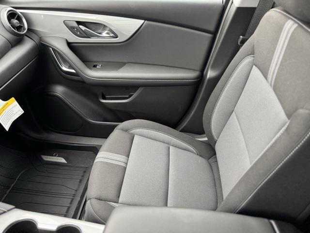 new 2025 Chevrolet Blazer car