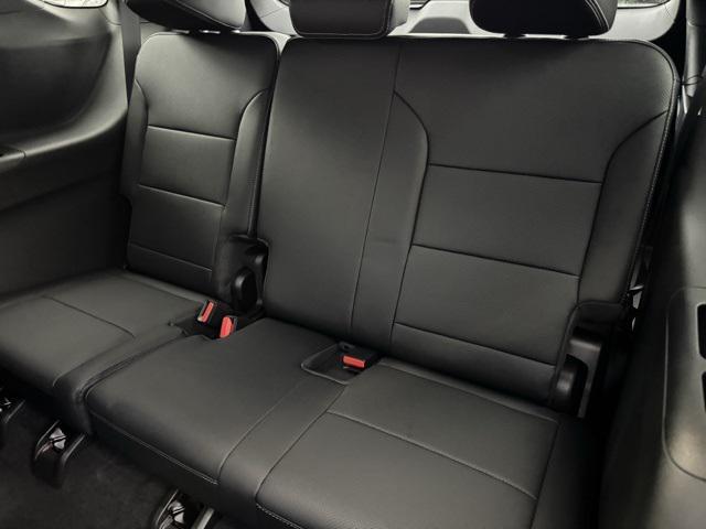 new 2025 Chevrolet Traverse car