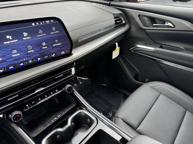 new 2025 Chevrolet Traverse car