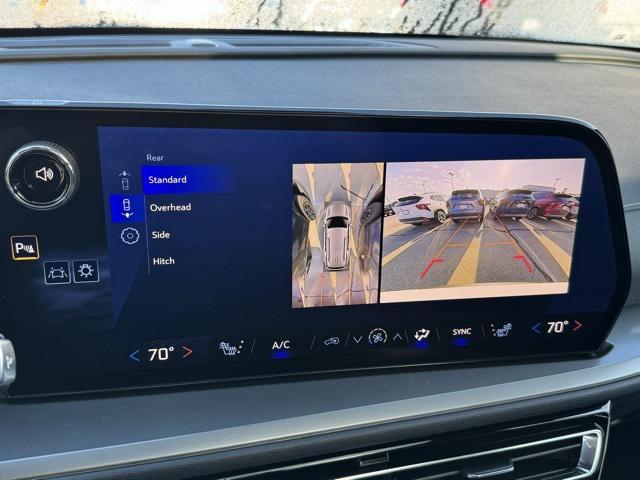 new 2025 Chevrolet Traverse car