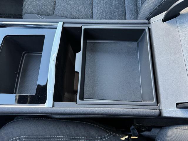 new 2025 Chevrolet Traverse car