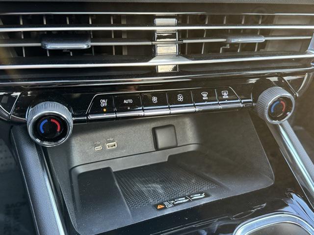 new 2025 Chevrolet Traverse car