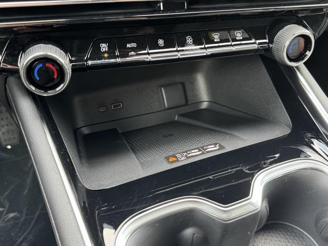 new 2026 Chevrolet Traverse car, priced at $45,415