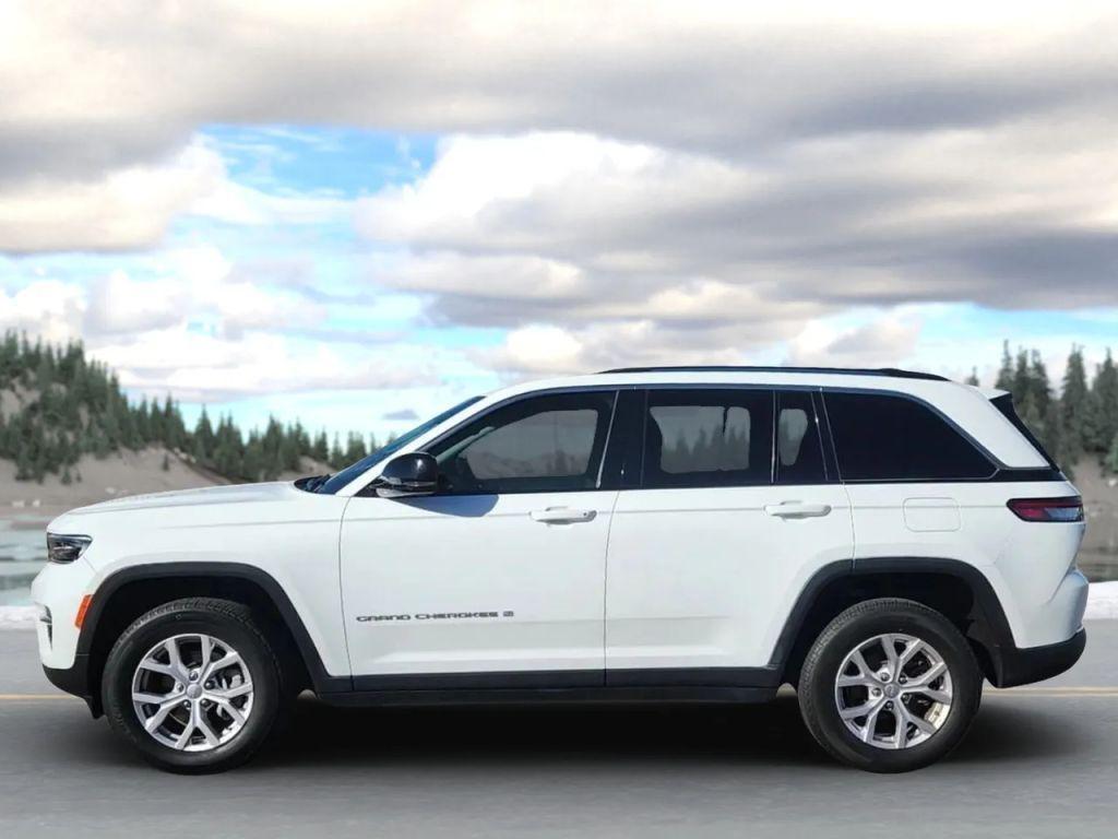 used 2022 Jeep Grand Cherokee car, priced at $29,995