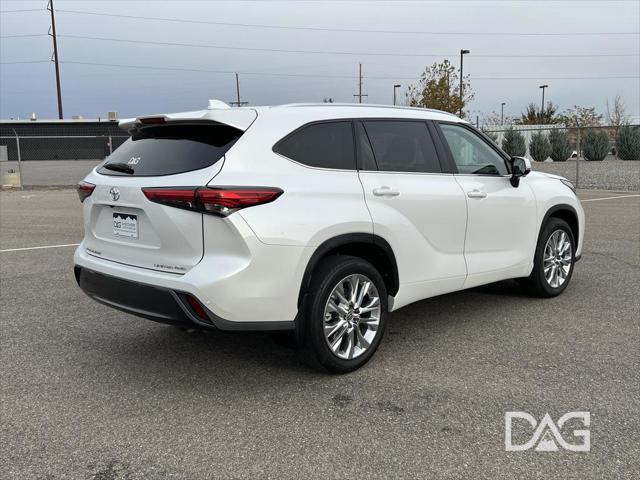 used 2023 Toyota Highlander car, priced at $43,995