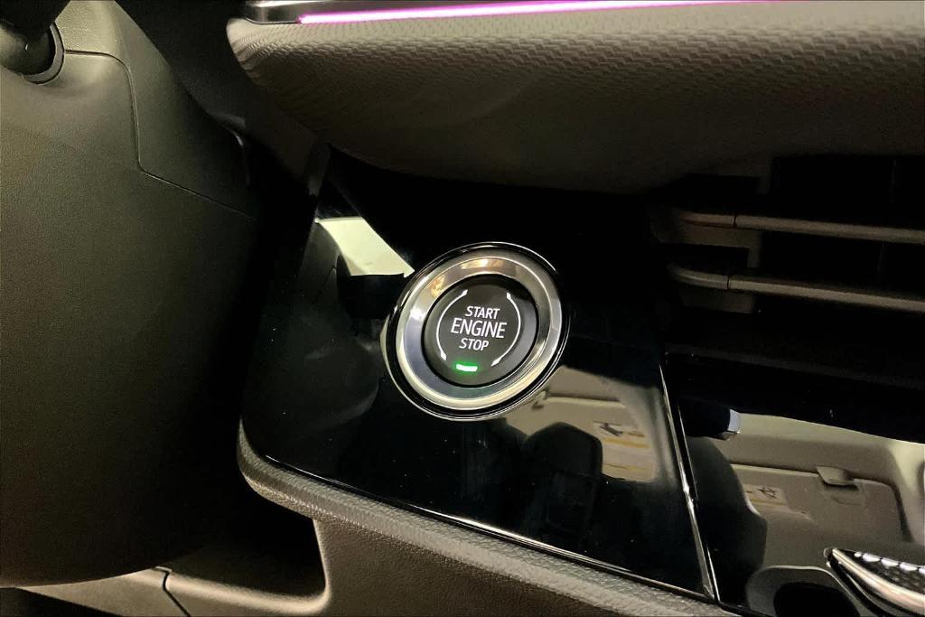 new 2025 Buick Envision car, priced at $36,240