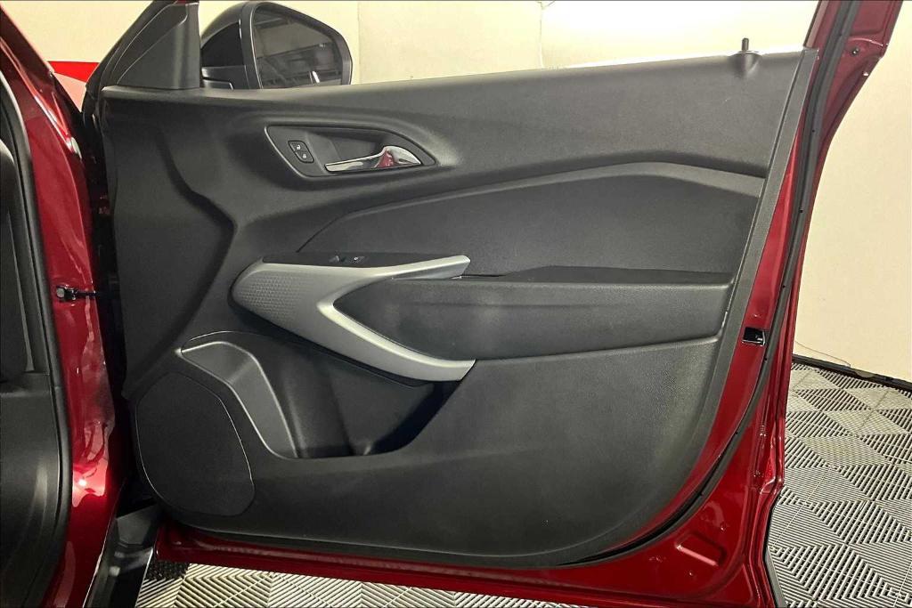 used 2025 Chevrolet Trax car, priced at $24,405
