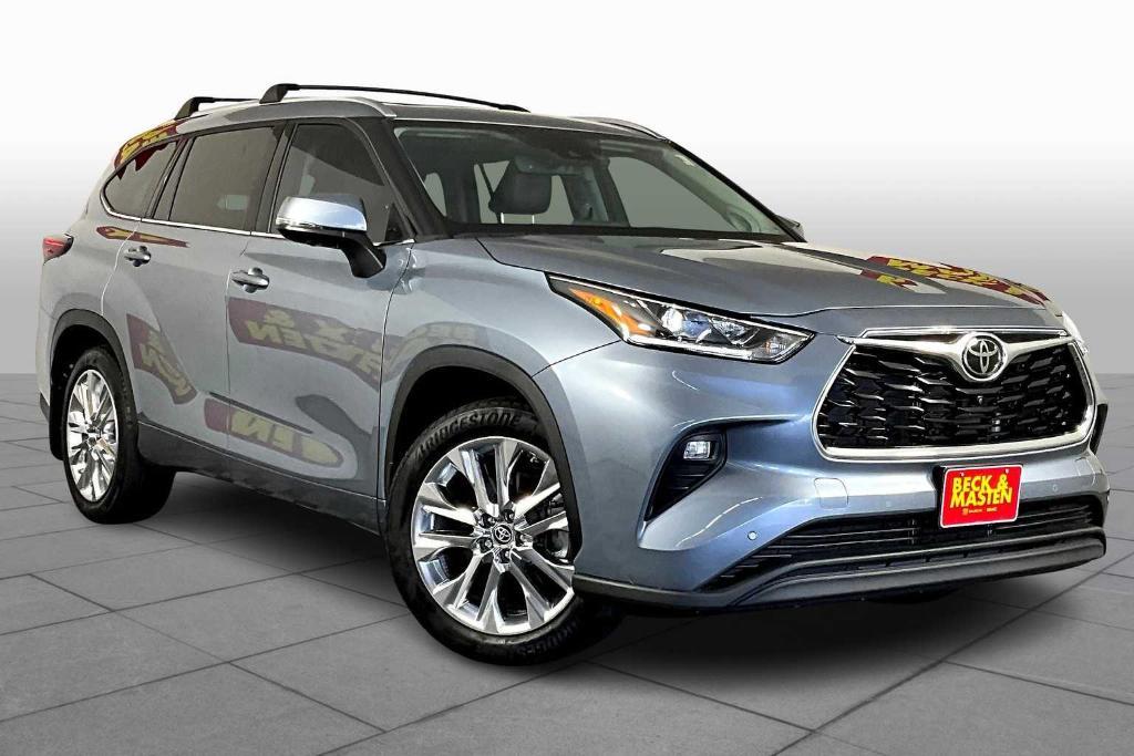 used 2024 Toyota Highlander car, priced at $45,945