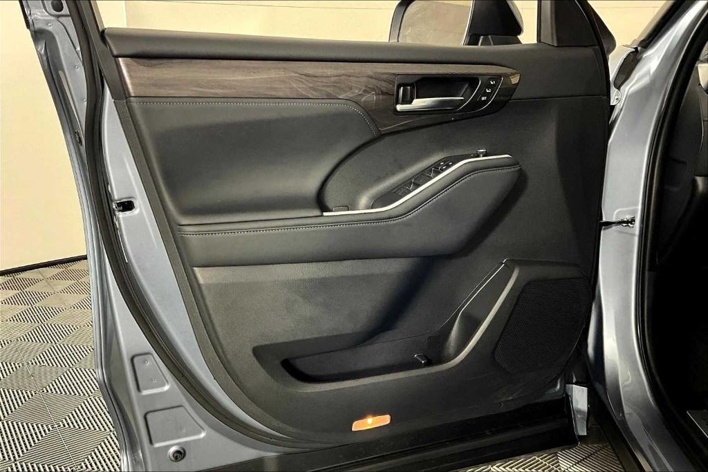 used 2024 Toyota Highlander car, priced at $45,945