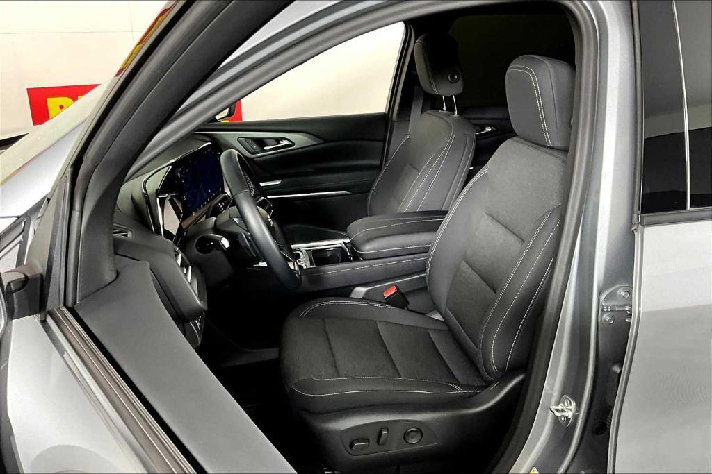 used 2024 Chevrolet Traverse car, priced at $40,995