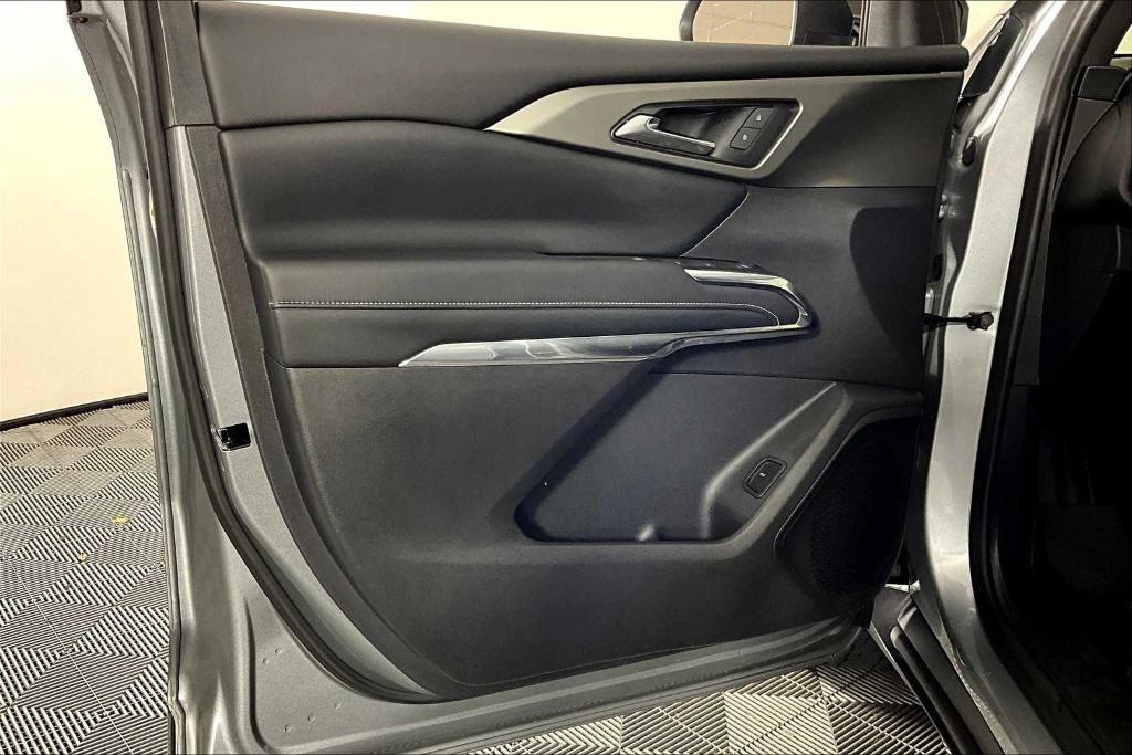 used 2024 Chevrolet Traverse car, priced at $40,995