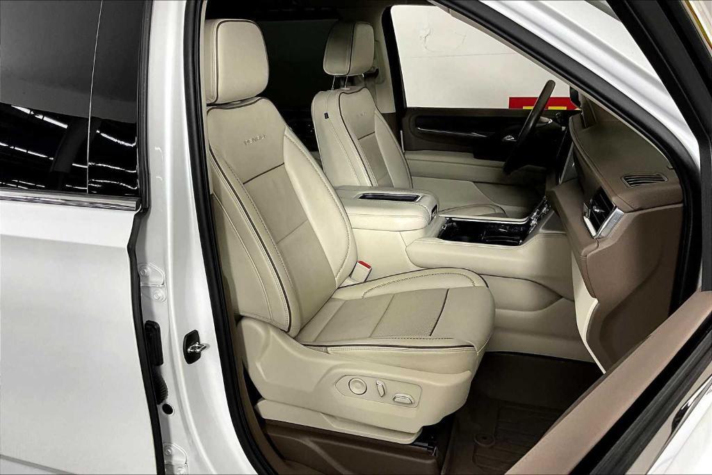 used 2022 GMC Yukon XL car, priced at $45,975