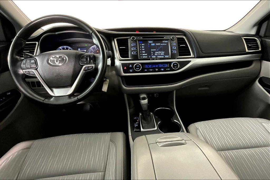 used 2019 Toyota Highlander car, priced at $23,797