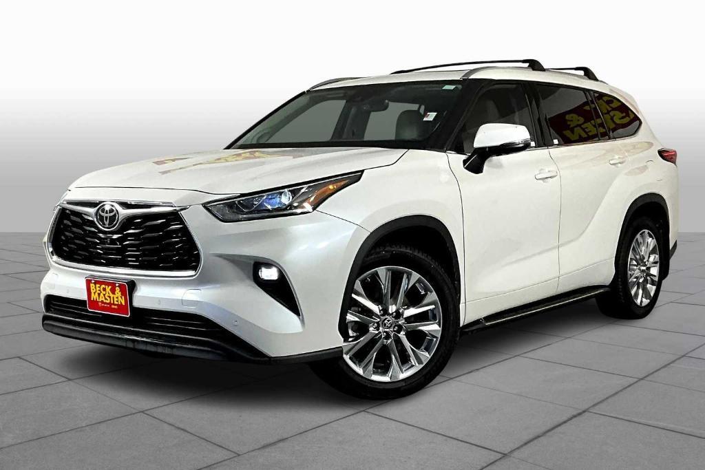 used 2020 Toyota Highlander car, priced at $33,995