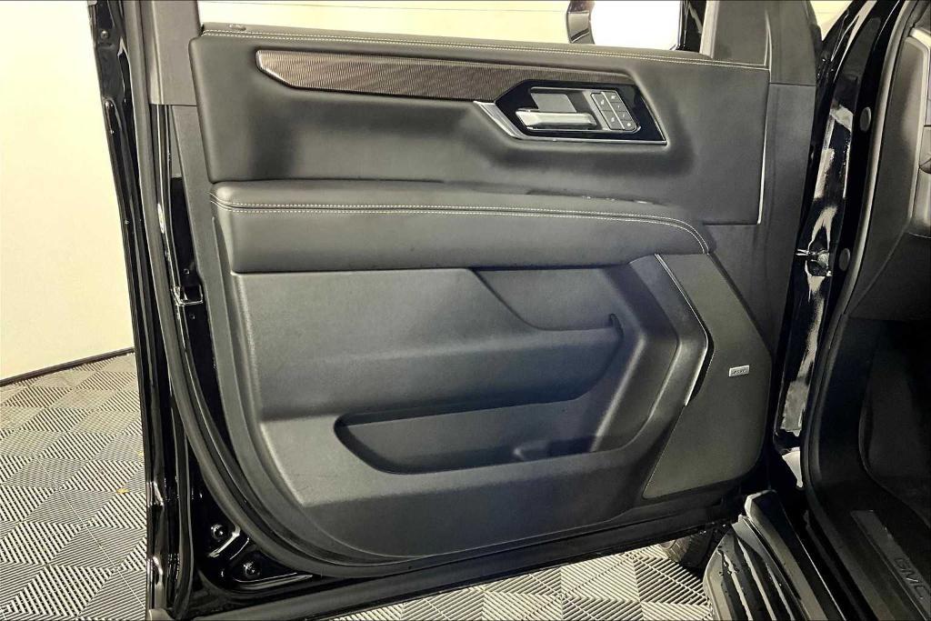 used 2025 GMC Yukon car, priced at $69,995