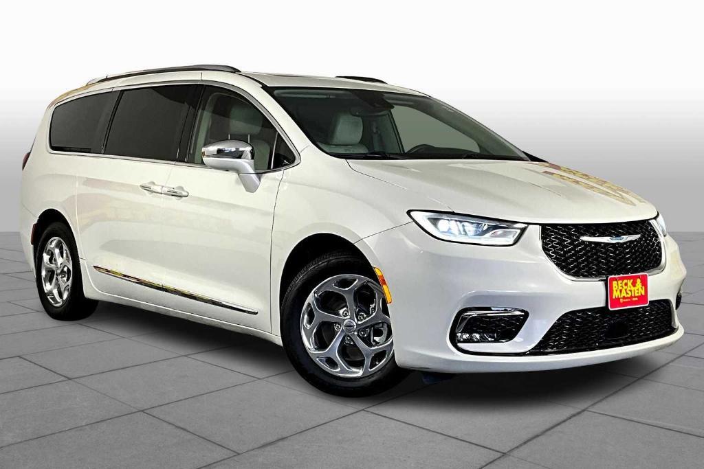 used 2021 Chrysler Pacifica Hybrid car, priced at $26,525