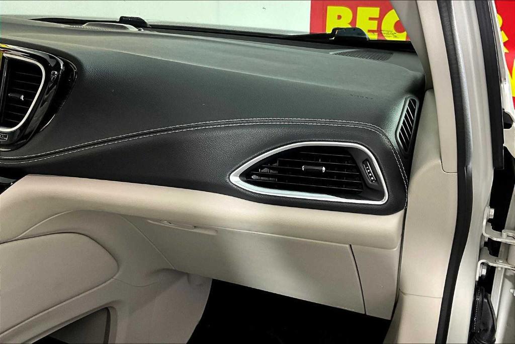 used 2021 Chrysler Pacifica Hybrid car, priced at $26,525
