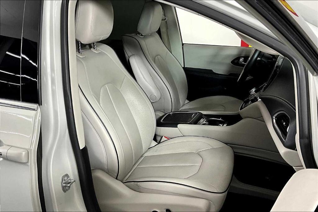 used 2021 Chrysler Pacifica Hybrid car, priced at $26,525