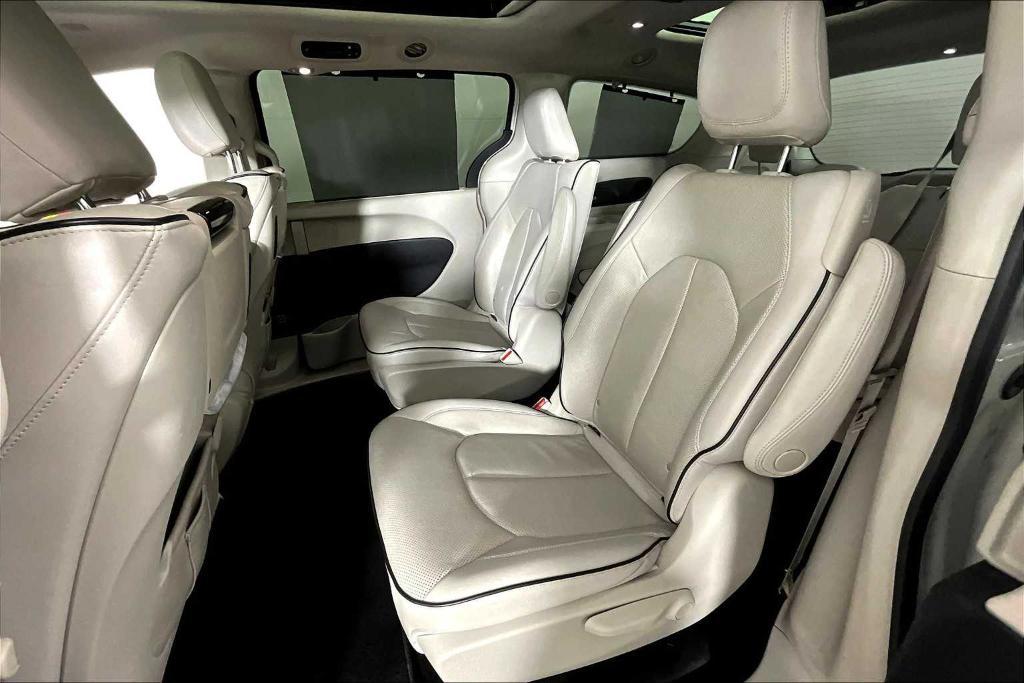 used 2021 Chrysler Pacifica Hybrid car, priced at $26,525