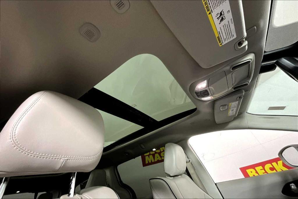 used 2021 Chrysler Pacifica Hybrid car, priced at $26,525