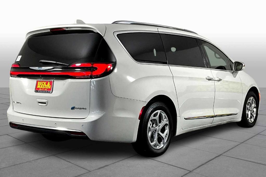 used 2021 Chrysler Pacifica Hybrid car, priced at $26,525