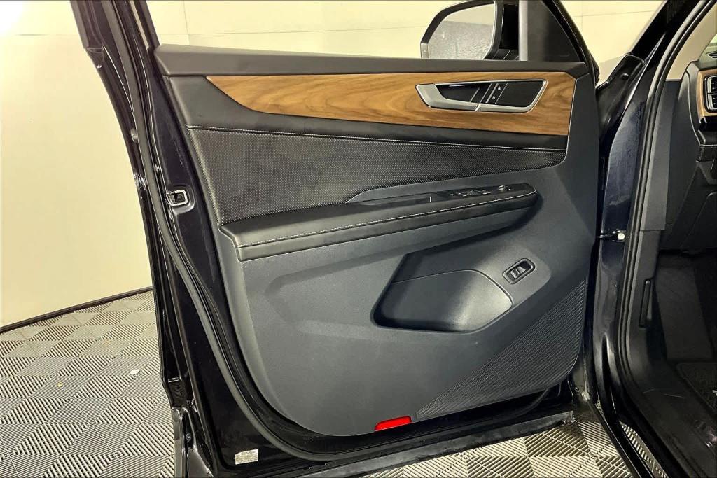 used 2024 Volkswagen Atlas car, priced at $28,895