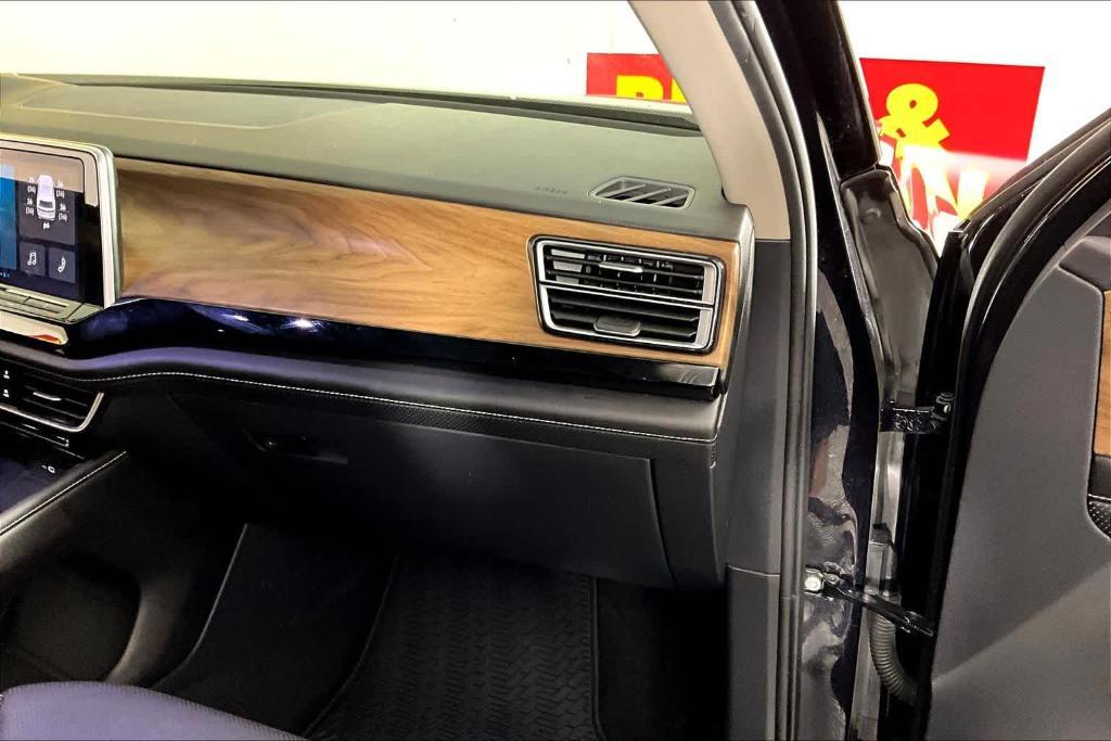 used 2024 Volkswagen Atlas car, priced at $28,895