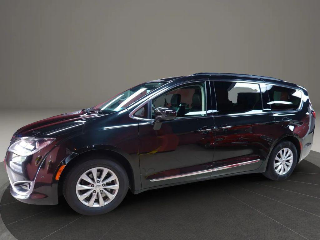 used 2018 Chrysler Pacifica car, priced at $11,400