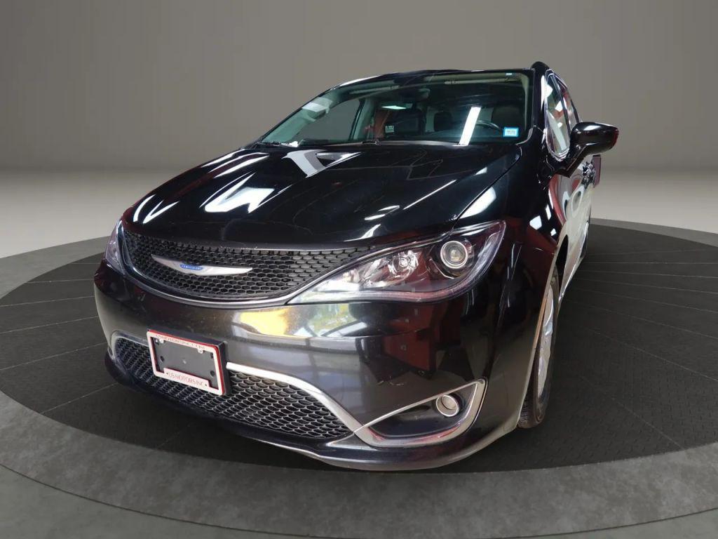 used 2018 Chrysler Pacifica car, priced at $11,400