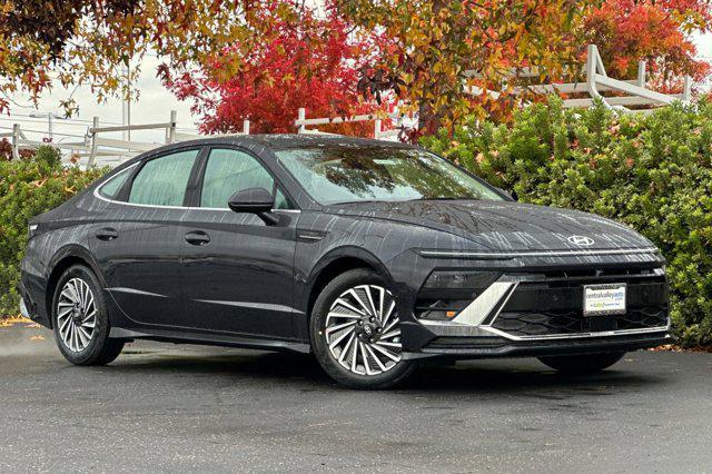 new 2025 Hyundai Sonata Hybrid car, priced at $39,135