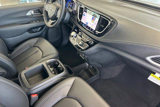 new 2025 Chrysler Pacifica car, priced at $41,615